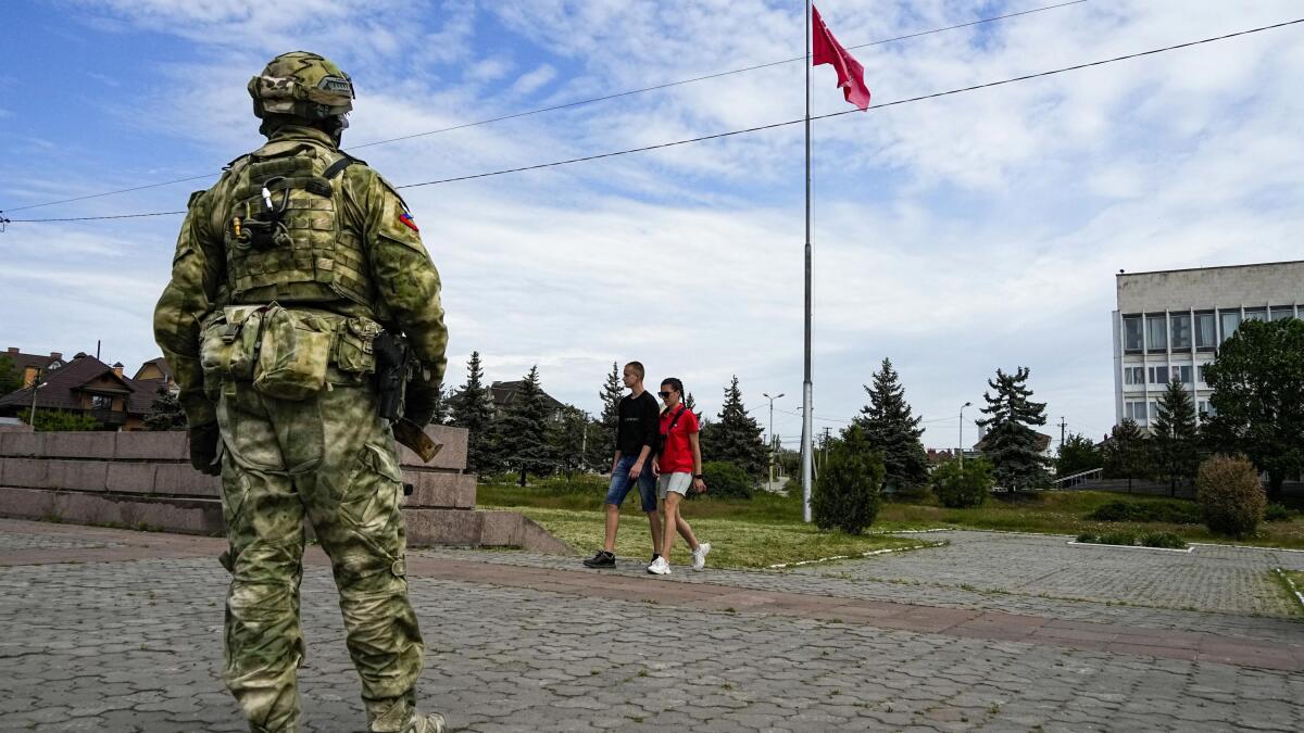 EXPLAINER: What would retreat from Kherson mean for Russia? | AP News